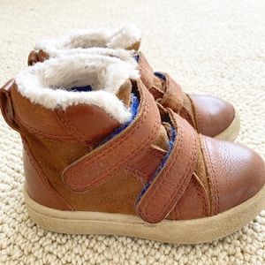 Ugg toddler size 6